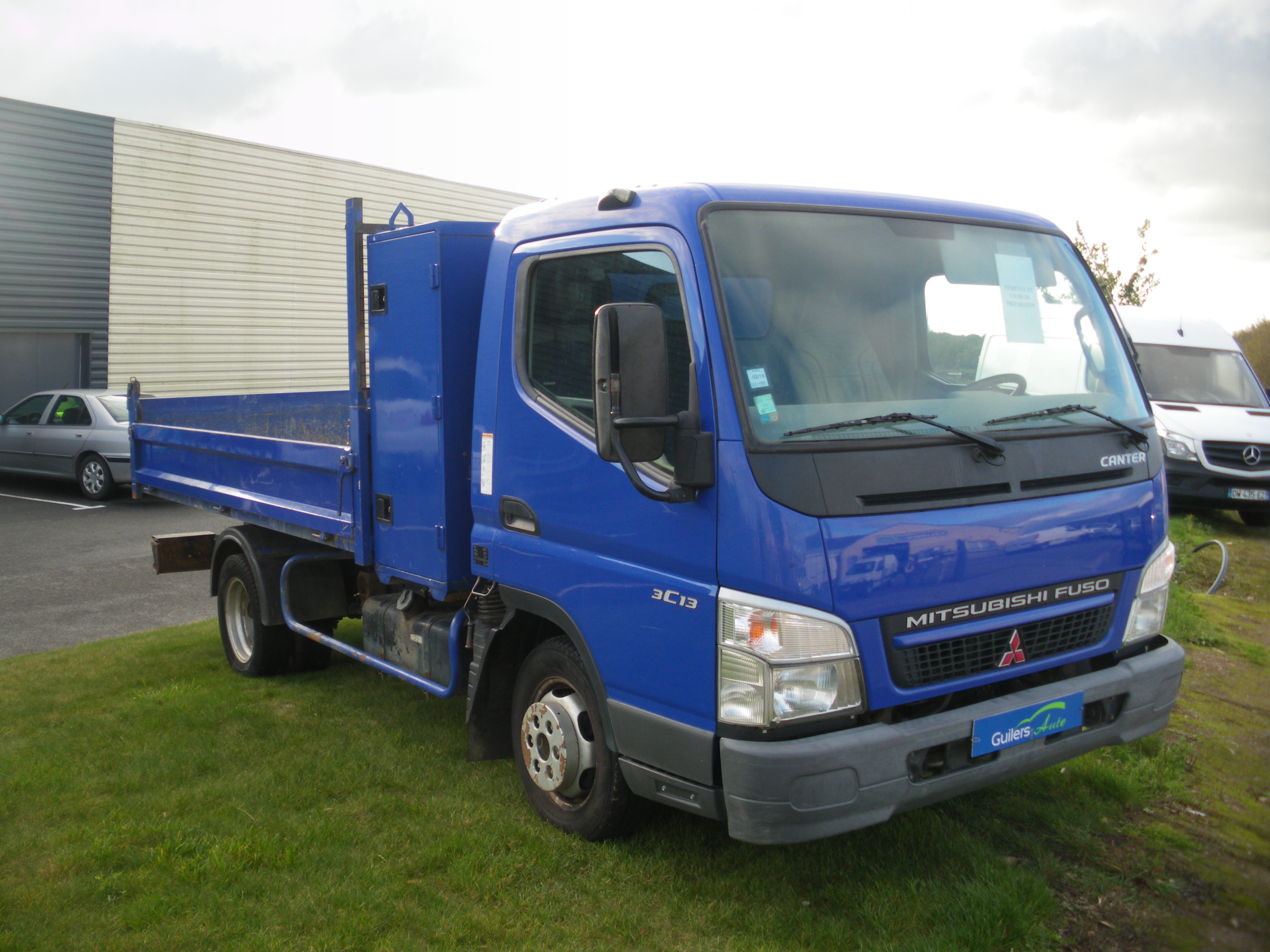 MITSUBISHI CANTER 3C13 3.5 T 125 FUSO BENNE Guilers Auto